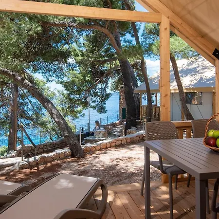Aparthotel Wine Adriatic Mikulic 4*