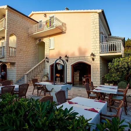 Wine Adriatic Mikulic 公寓式酒店 4*