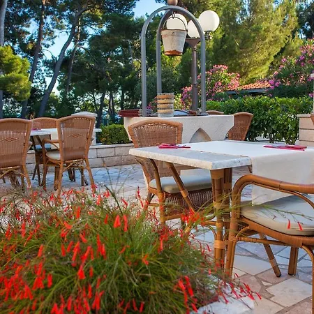 Wine Adriatic Mikulic 公寓式酒店 4*