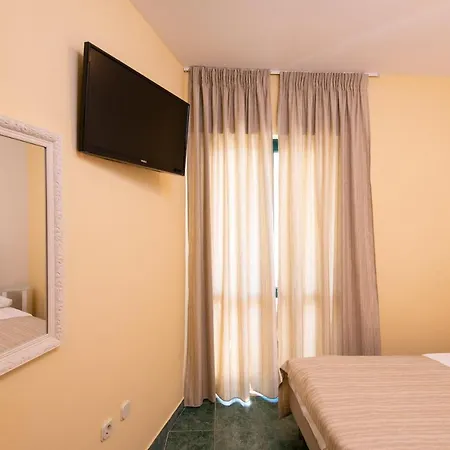 Wine Adriatic Mikulic 公寓式酒店 4*