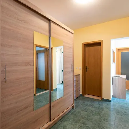 Wine Resort Adriatic Mikulic Апарт-отель Оребич